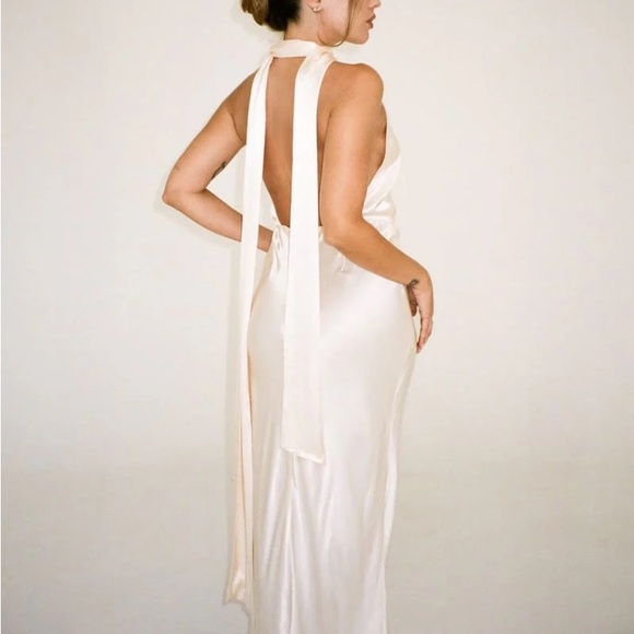 White Plunging V-Neck Backless Gown - Picture 3 of 6